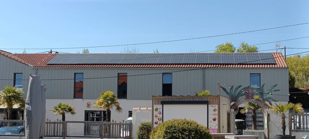 2025 (44) Terrain de camping 66 KW, sur toit en tuile